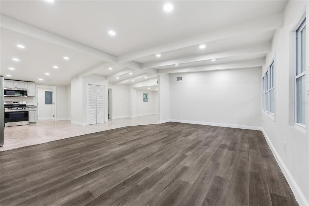 For Sale: $269,900 (3 beds, 2 baths, 1899 Square Feet)
