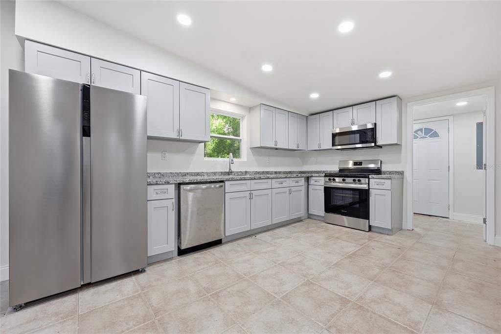 For Sale: $269,900 (3 beds, 2 baths, 1899 Square Feet)