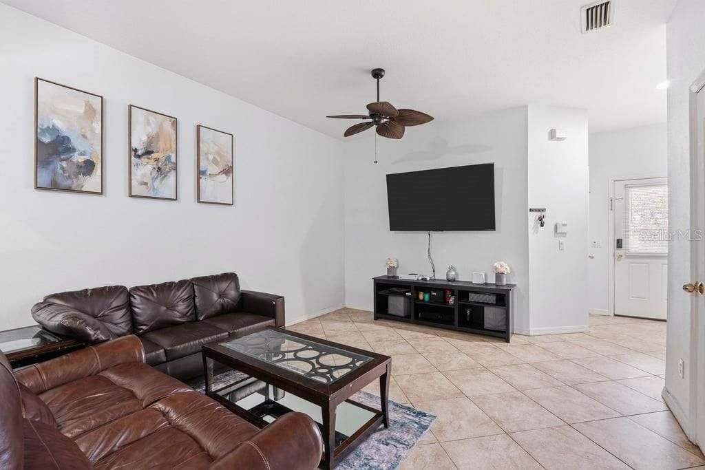 For Sale: $185,000 (2 beds, 2 baths, 1268 Square Feet)