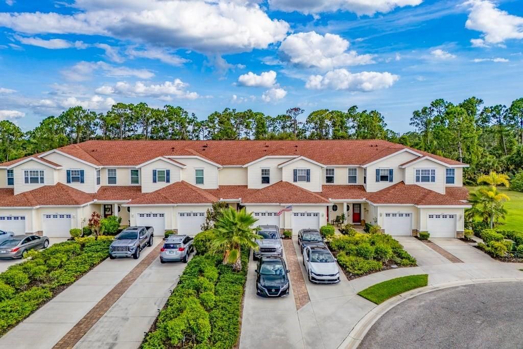 For Sale: $185,000 (2 beds, 2 baths, 1268 Square Feet)