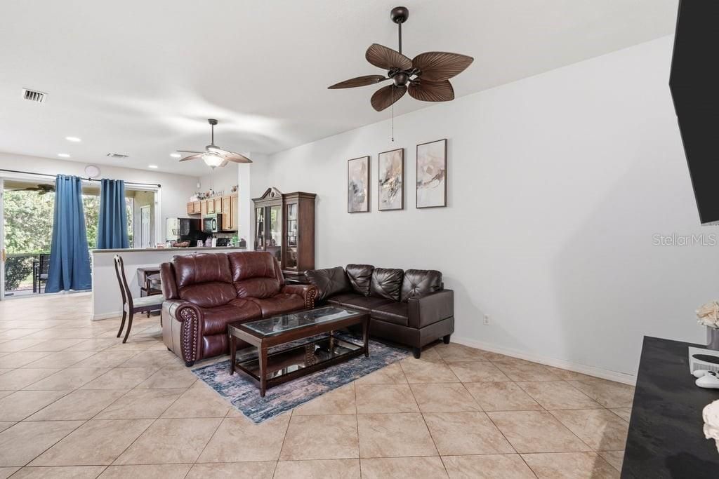 For Sale: $185,000 (2 beds, 2 baths, 1268 Square Feet)