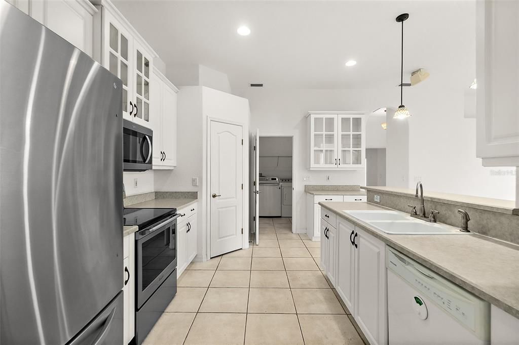 For Sale: $359,000 (3 beds, 2 baths, 1779 Square Feet)