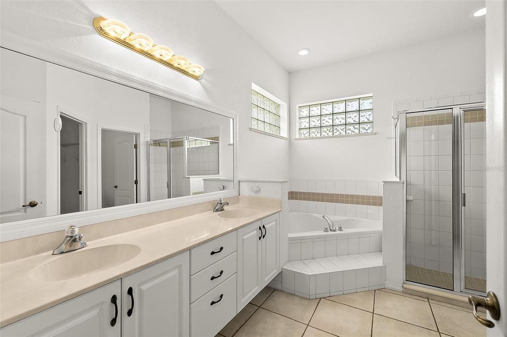 For Sale: $359,000 (3 beds, 2 baths, 1779 Square Feet)