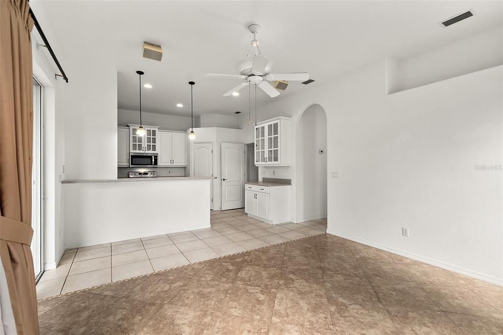 For Sale: $359,000 (3 beds, 2 baths, 1779 Square Feet)