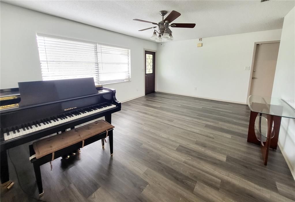 For Rent: $2,900 (3 beds, 2 baths, 1608 Square Feet)