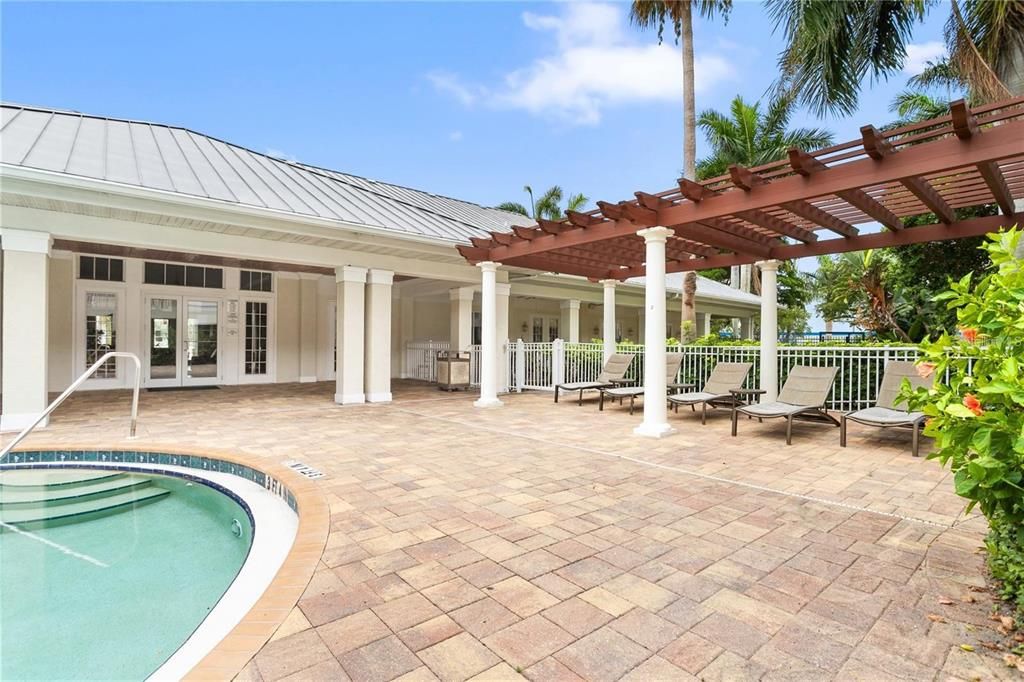 For Sale: $289,000 (2 beds, 2 baths, 1097 Square Feet)
