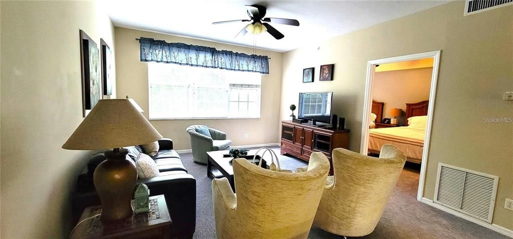 For Sale: $289,000 (2 beds, 2 baths, 1097 Square Feet)