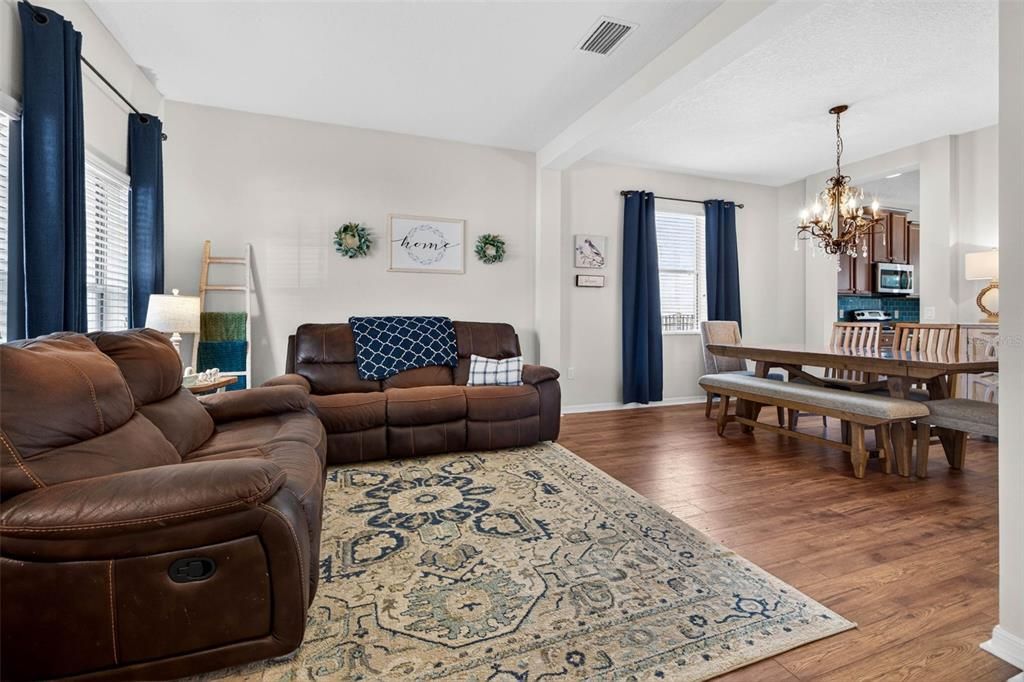 En Venta: $530,000 (5 camas, 3 baños, 3044 Pies cuadrados)