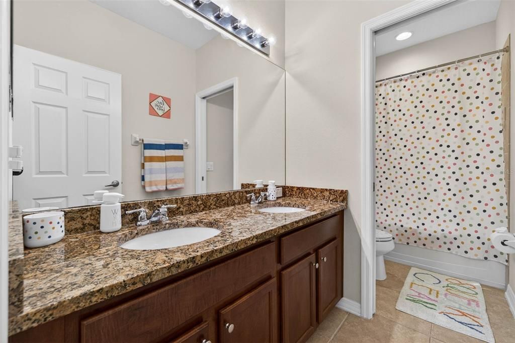 En Venta: $530,000 (5 camas, 3 baños, 3044 Pies cuadrados)