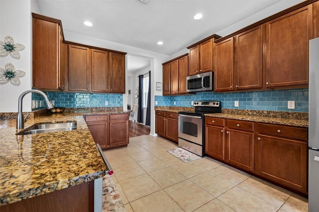 En Venta: $530,000 (5 camas, 3 baños, 3044 Pies cuadrados)