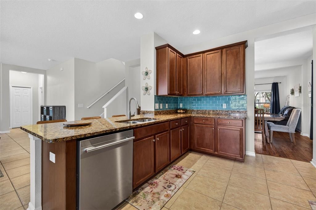 En Venta: $530,000 (5 camas, 3 baños, 3044 Pies cuadrados)