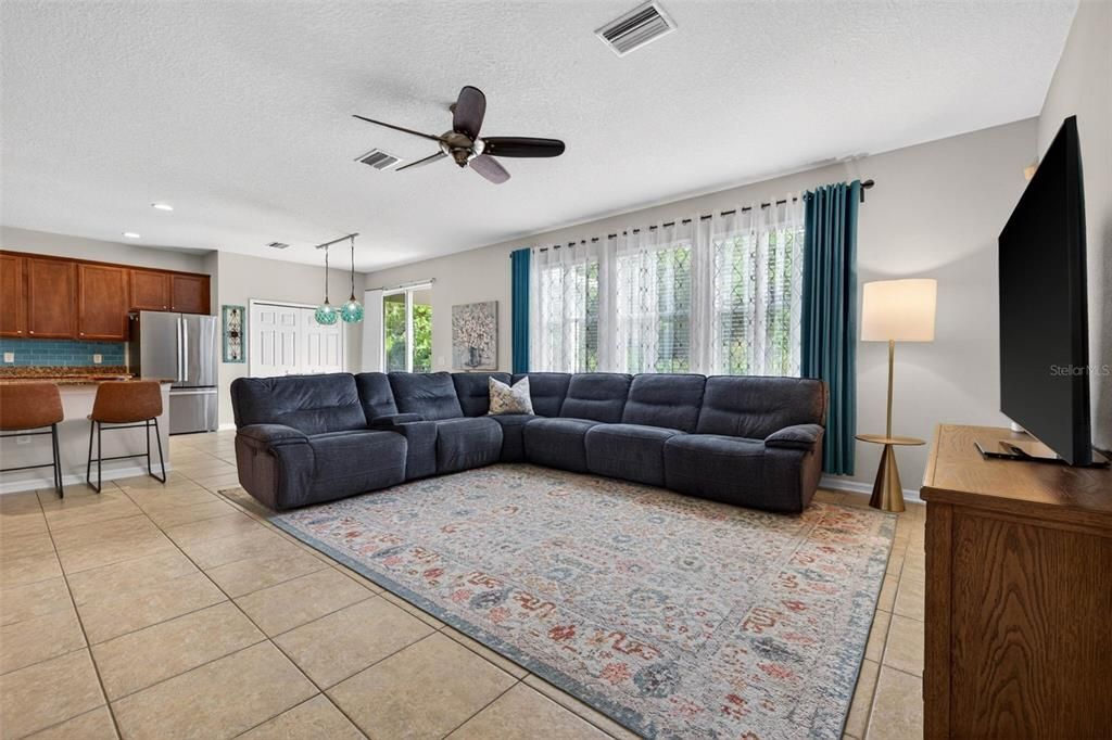 En Venta: $530,000 (5 camas, 3 baños, 3044 Pies cuadrados)