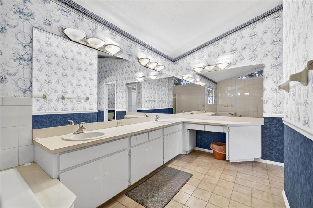 For Sale: $975,000 (3 beds, 3 baths, 3015 Square Feet)