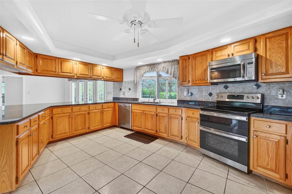 For Sale: $975,000 (3 beds, 3 baths, 3015 Square Feet)