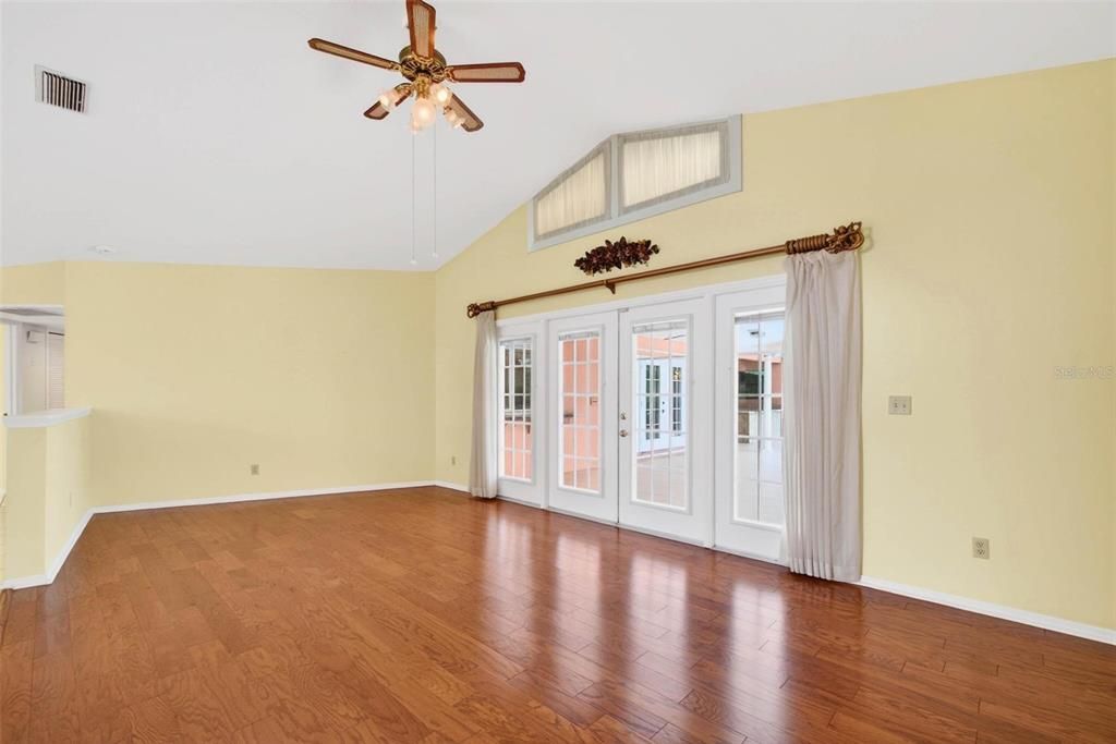 For Sale: $975,000 (3 beds, 3 baths, 3015 Square Feet)