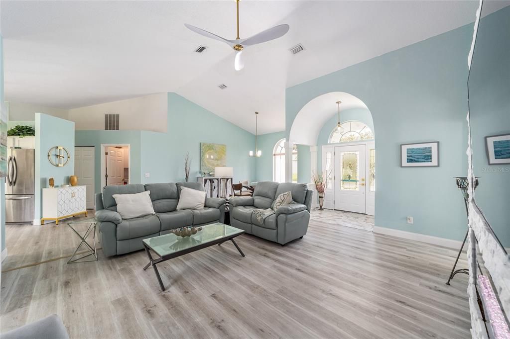 For Sale: $349,900 (3 beds, 2 baths, 1788 Square Feet)