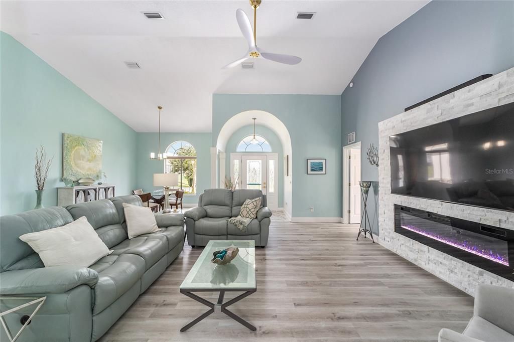 For Sale: $349,900 (3 beds, 2 baths, 1788 Square Feet)