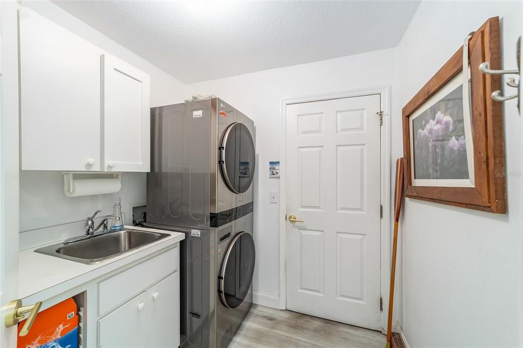 For Sale: $349,900 (3 beds, 2 baths, 1788 Square Feet)