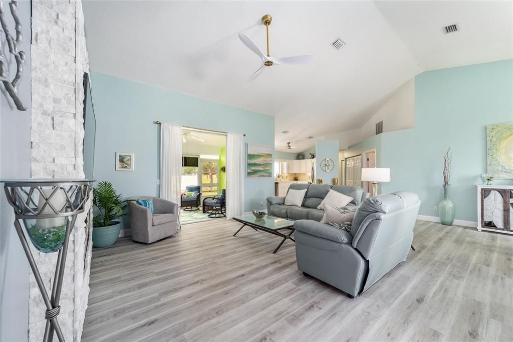 For Sale: $349,900 (3 beds, 2 baths, 1788 Square Feet)