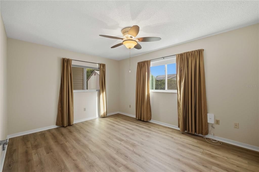 For Sale: $154,900 (2 beds, 2 baths, 960 Square Feet)