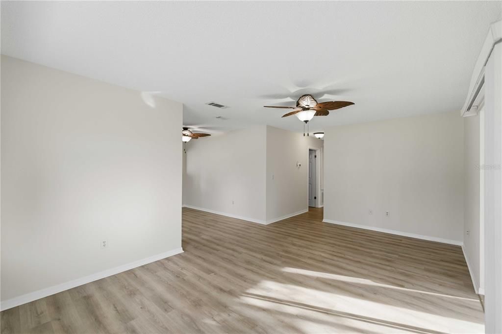 For Sale: $154,900 (2 beds, 2 baths, 960 Square Feet)