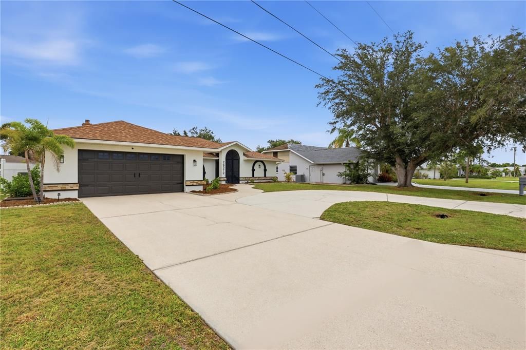 For Sale: $399,900 (3 beds, 2 baths, 2245 Square Feet)