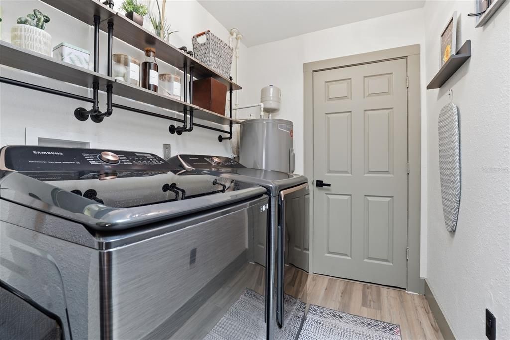 For Sale: $399,900 (3 beds, 2 baths, 2245 Square Feet)