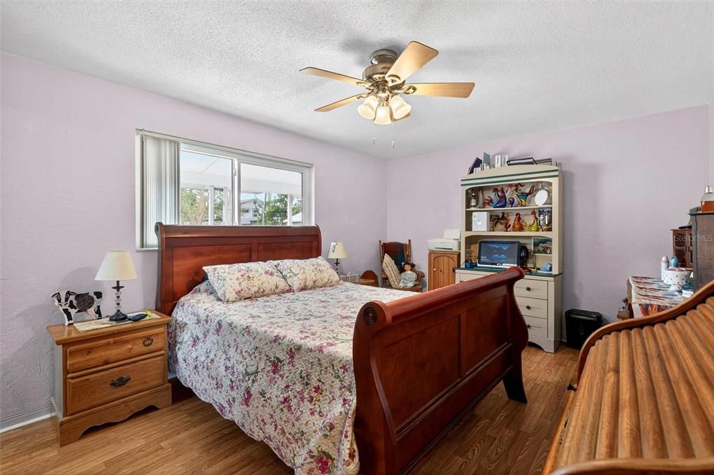 На продажу: $259,900 (2 спален, 2 ванн, 1008 Квадратных фут)