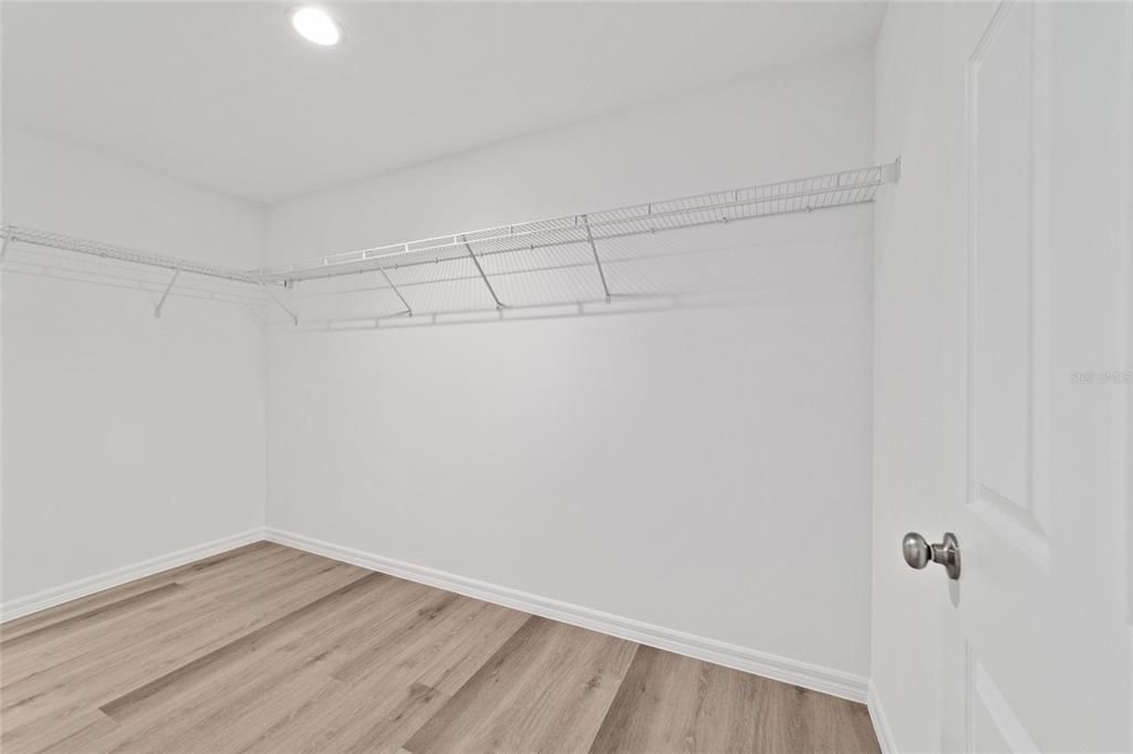 Под контрактом: $229,900 (3 спален, 2 ванн, 1287 Квадратных фут)