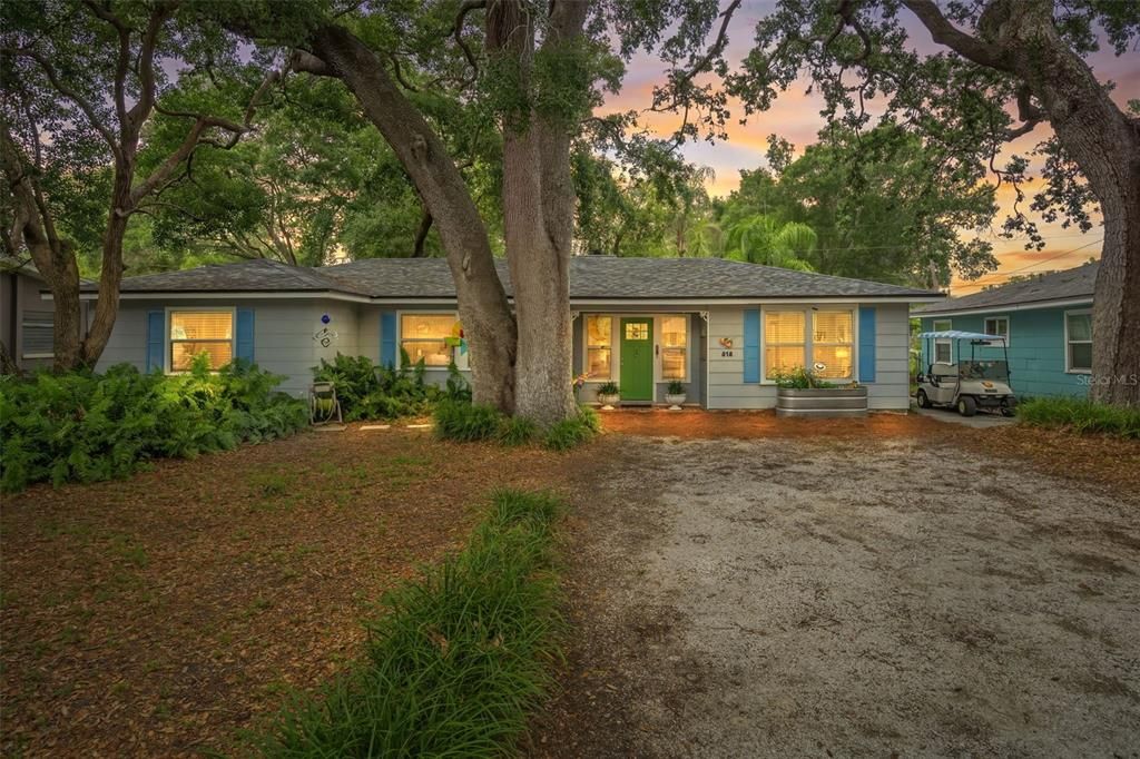 For Sale: $549,900 (3 beds, 1 baths, 1690 Square Feet)