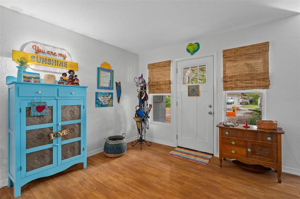 For Sale: $549,900 (3 beds, 1 baths, 1690 Square Feet)