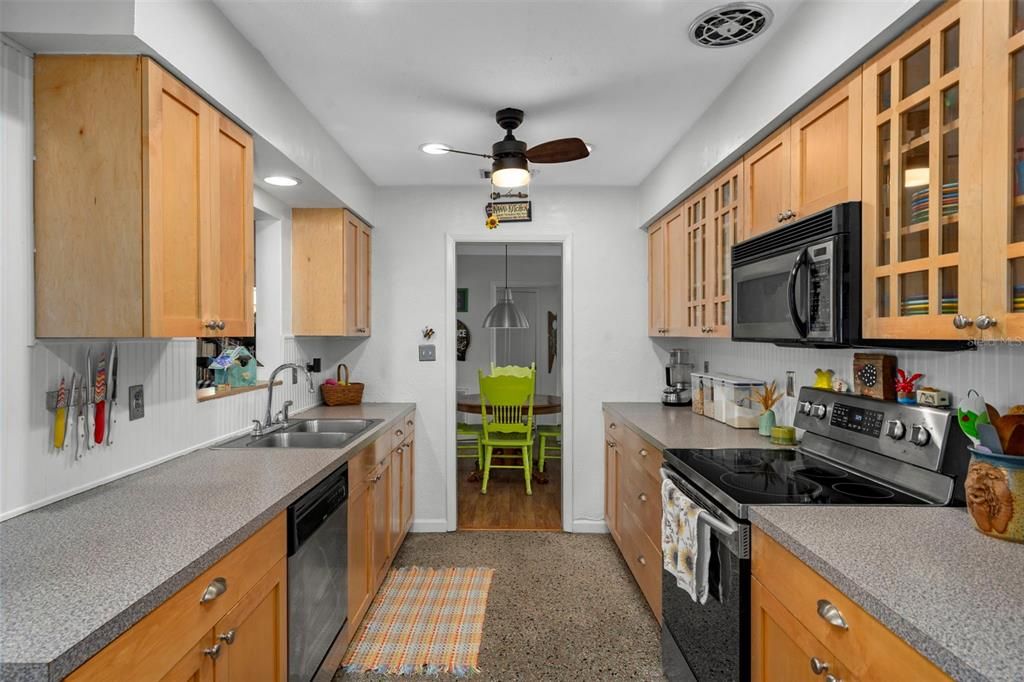 For Sale: $549,900 (3 beds, 1 baths, 1690 Square Feet)