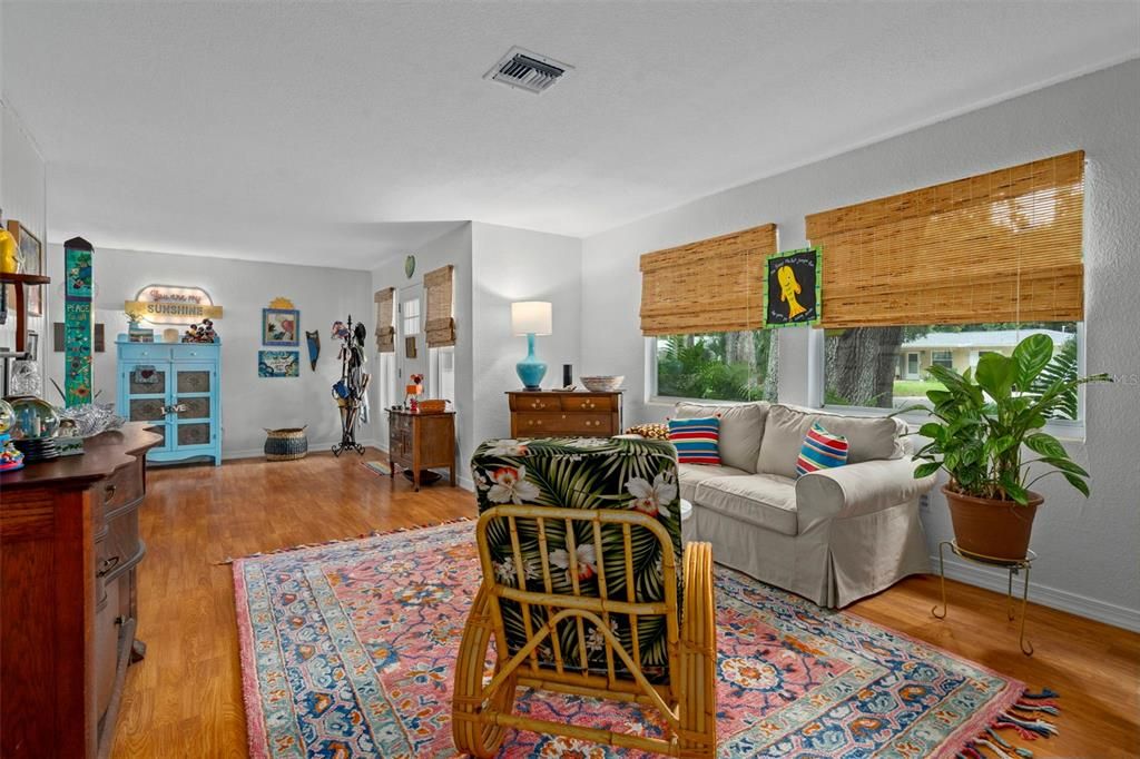 For Sale: $549,900 (3 beds, 1 baths, 1690 Square Feet)