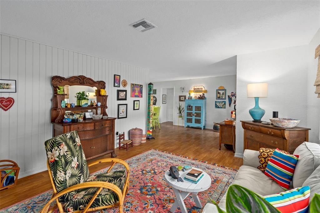 For Sale: $549,900 (3 beds, 1 baths, 1690 Square Feet)