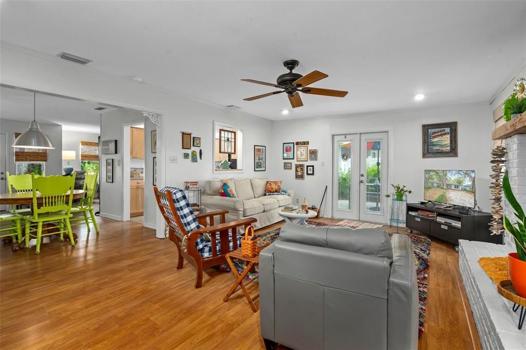 For Sale: $549,900 (3 beds, 1 baths, 1690 Square Feet)