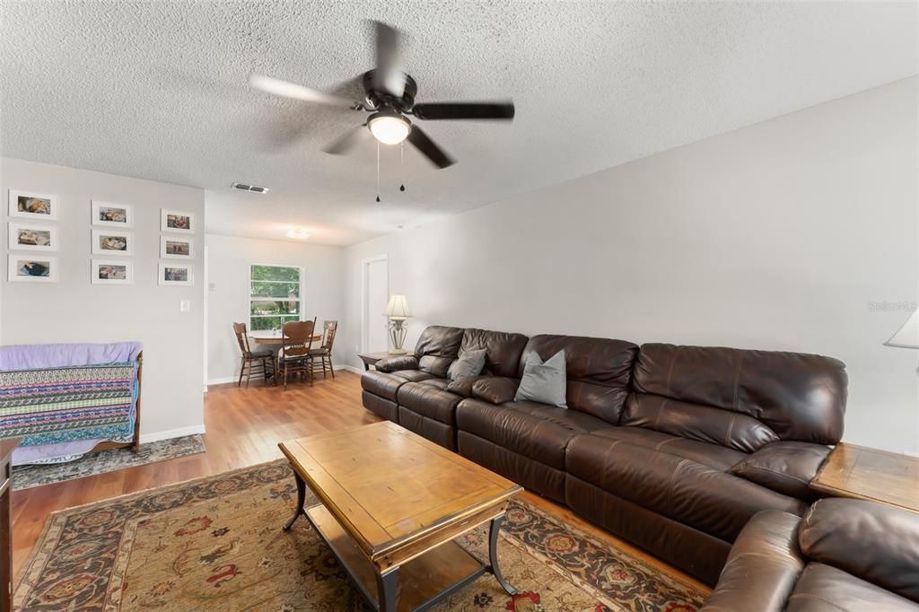 En Venta: $249,900 (3 camas, 2 baños, 1053 Pies cuadrados)