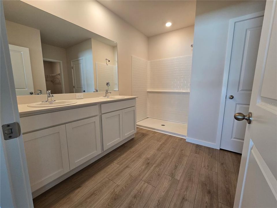 For Rent: $2,500 (4 beds, 2 baths, 1828 Square Feet)