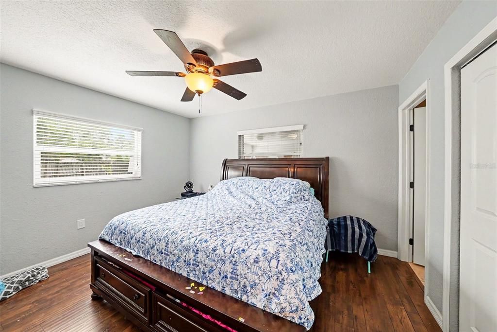 For Sale: $385,000 (4 beds, 2 baths, 1798 Square Feet)