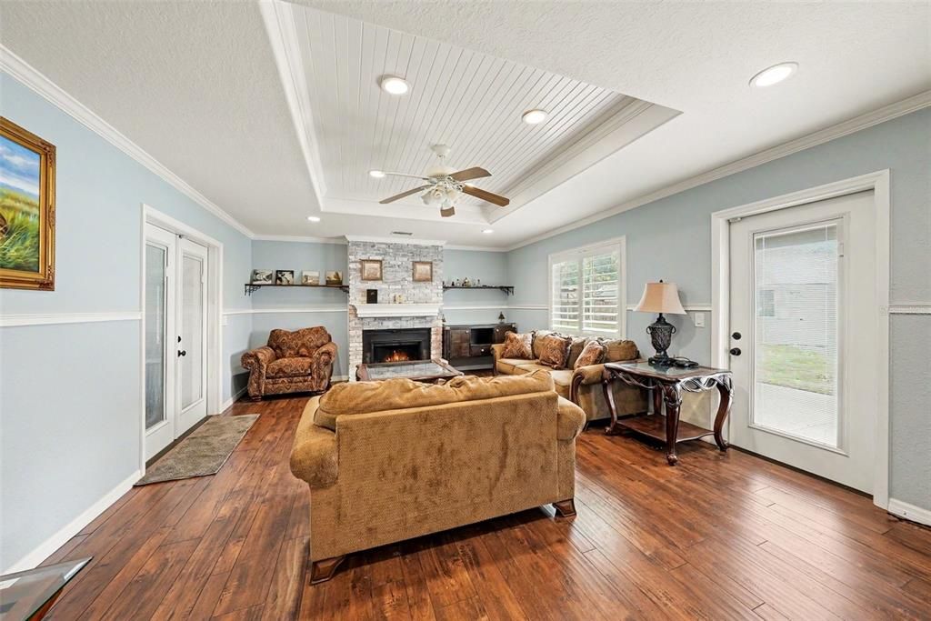 For Sale: $385,000 (4 beds, 2 baths, 1798 Square Feet)