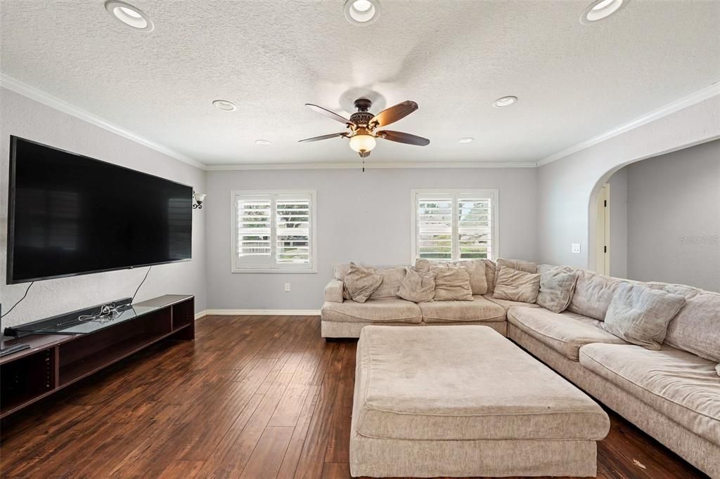 For Sale: $385,000 (4 beds, 2 baths, 1798 Square Feet)