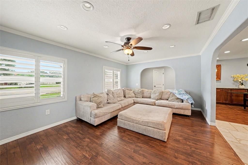For Sale: $385,000 (4 beds, 2 baths, 1798 Square Feet)