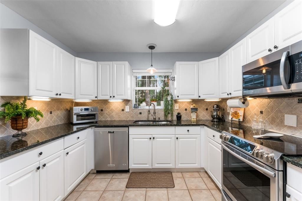 For Sale: $359,900 (3 beds, 2 baths, 1662 Square Feet)