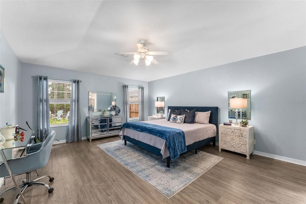 For Sale: $359,900 (3 beds, 2 baths, 1662 Square Feet)