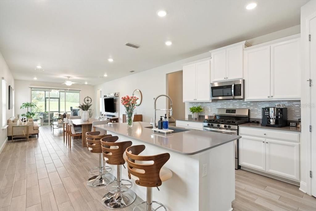 For Sale: $470,000 (3 beds, 2 baths, 1945 Square Feet)