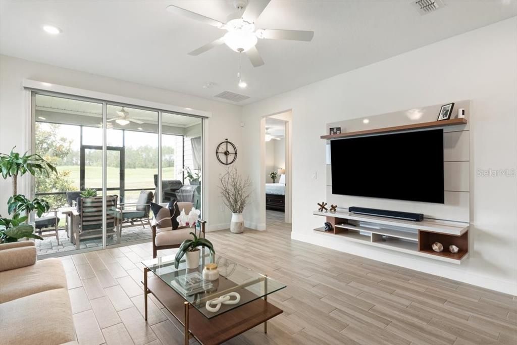 For Sale: $470,000 (3 beds, 2 baths, 1945 Square Feet)