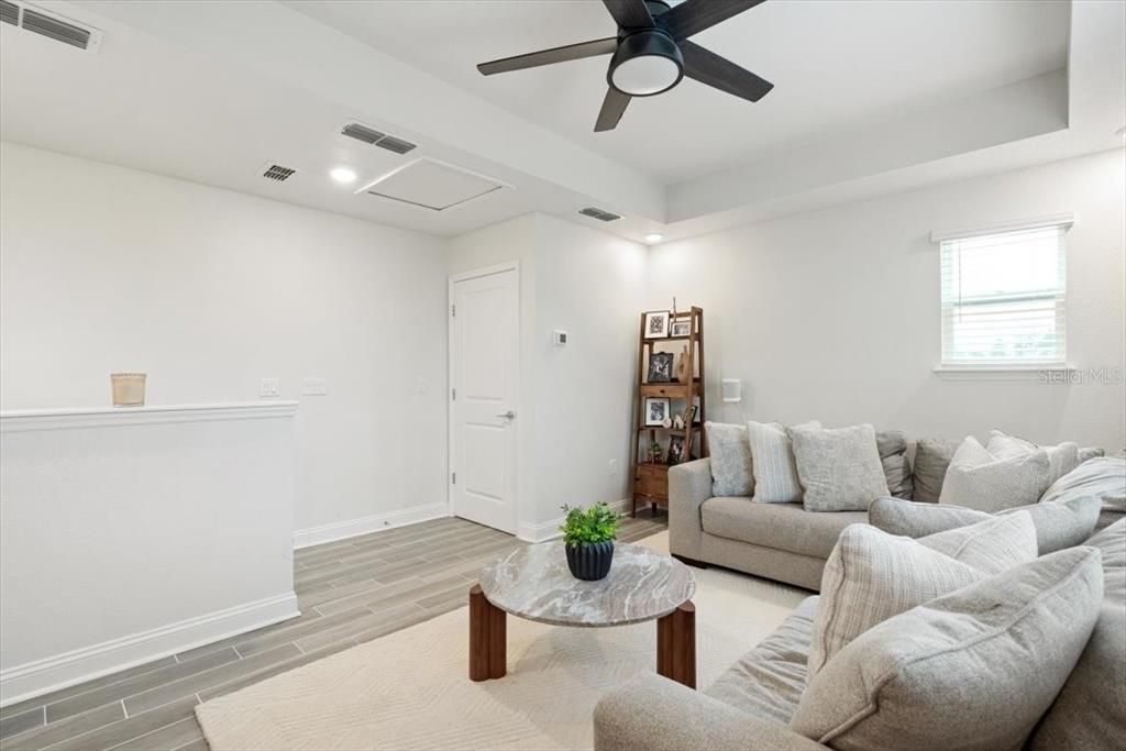 For Sale: $470,000 (3 beds, 2 baths, 1945 Square Feet)