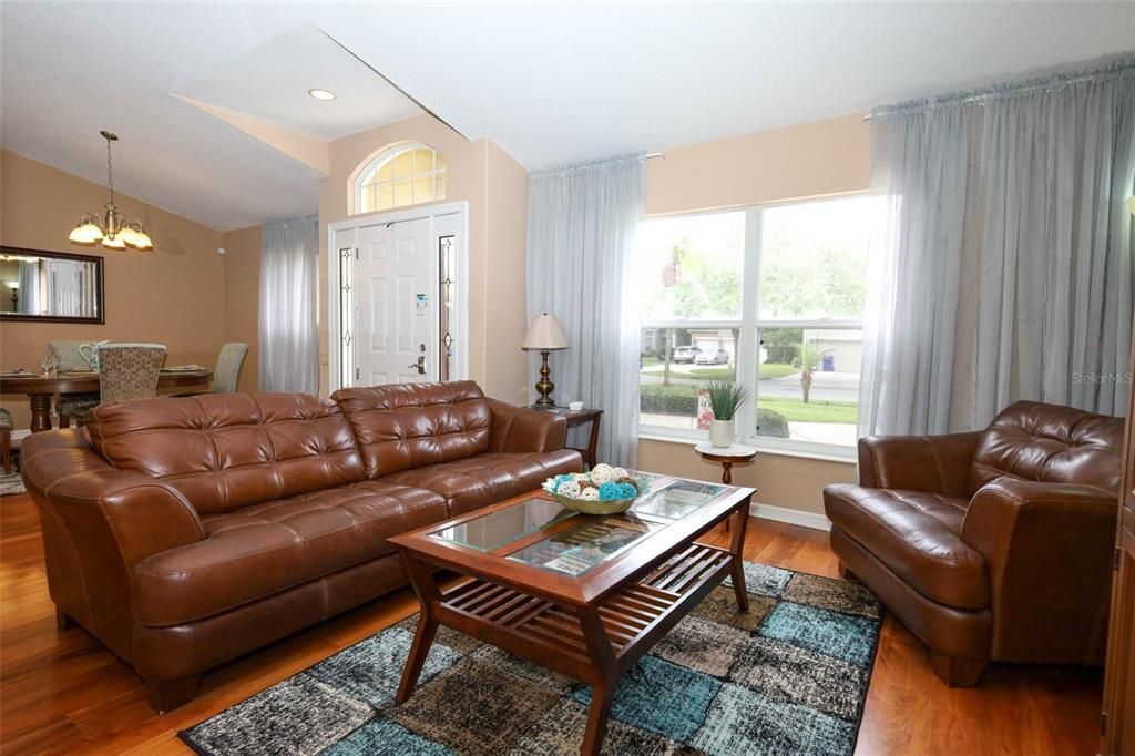 En Venta: $535,000 (4 camas, 2 baños, 2292 Pies cuadrados)
