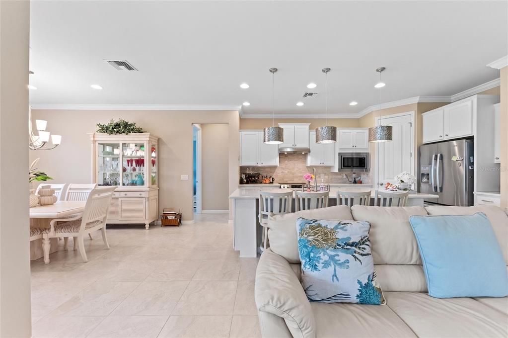 For Sale: $559,000 (2 beds, 2 baths, 1861 Square Feet)