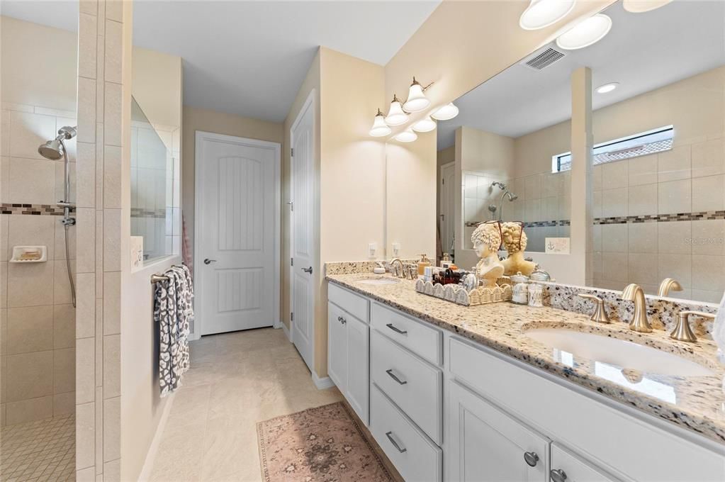 For Sale: $559,000 (2 beds, 2 baths, 1861 Square Feet)