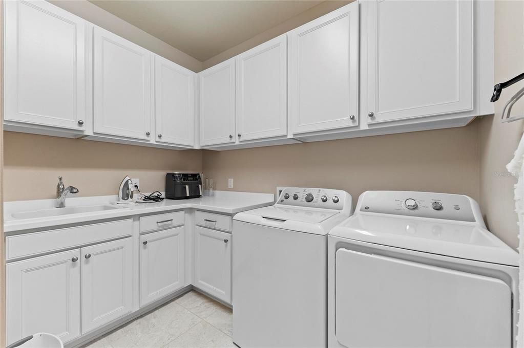 For Sale: $559,000 (2 beds, 2 baths, 1861 Square Feet)